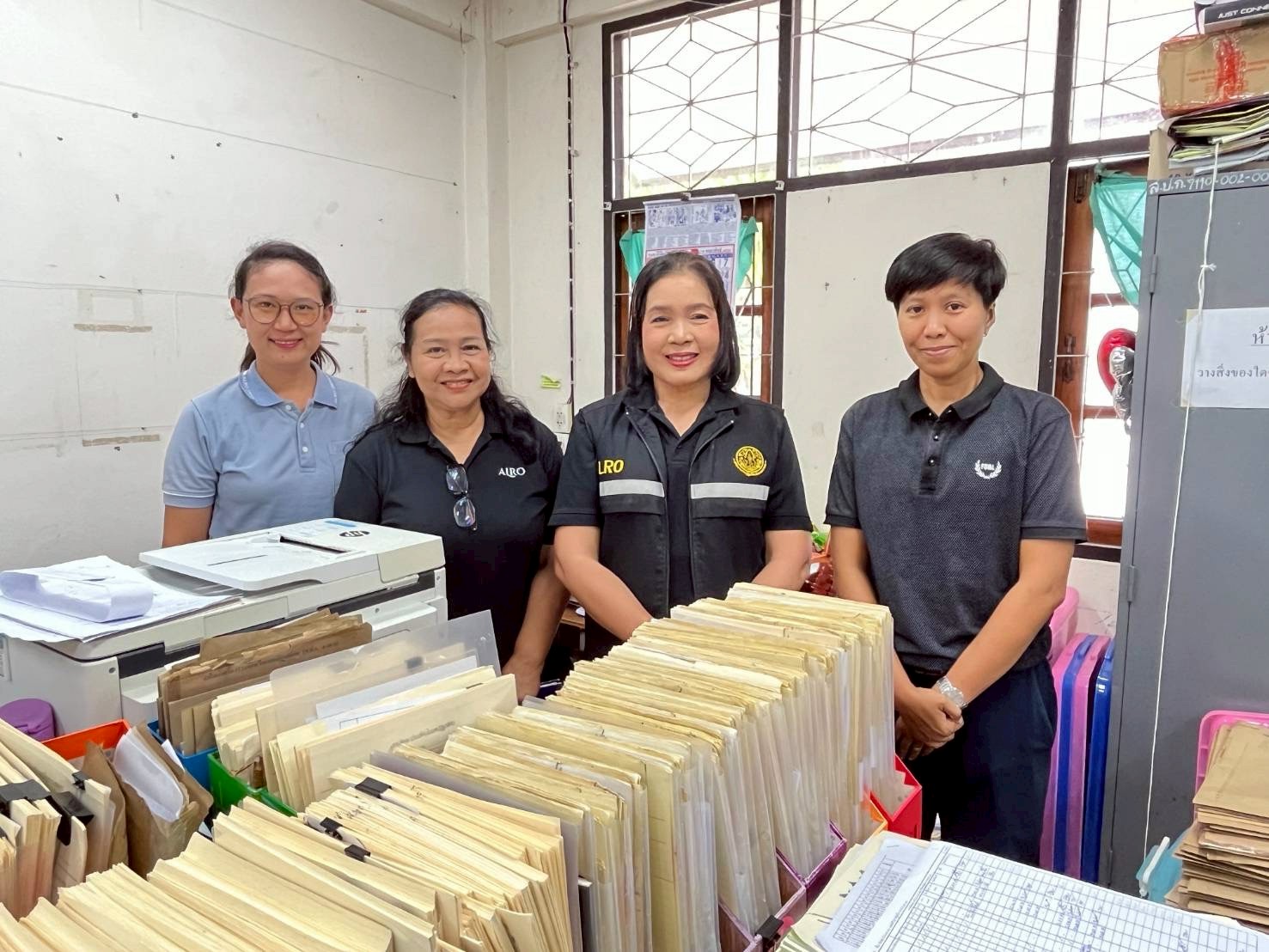 title - ผู้ตรวจราชการ ส.ป.ก. ประชุมติดตามผลการดำเนินงานตามแผนการตรวจราชการ ของ ส.ป.ก. ประจำปีงบประมาณ พ.ศ. 2569 รอบที่ 1 พร้อมลงพื้นที่มอบกิ่งพันธุ์โกโก้คุณภาพดีจำนวน 3,000 ต้น ณ จังหวัดชุมพร